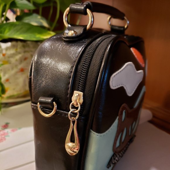 VINTAGE AND LUCITE AND KITSCH, OH MY! - Picture 5 of 16